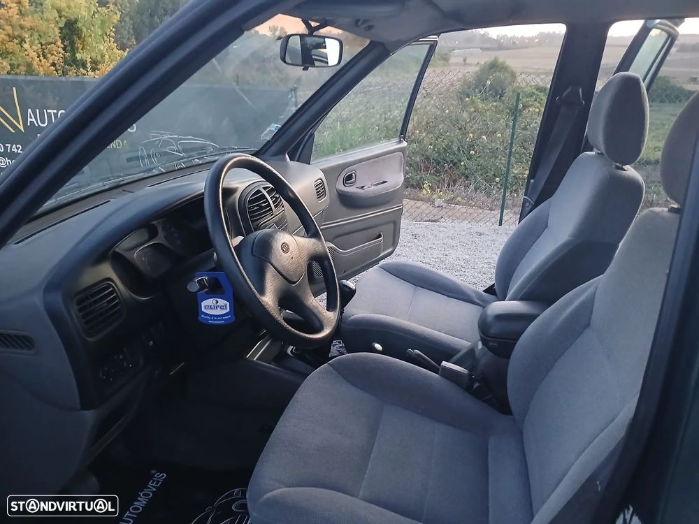Kia Sportage 2.0 TDi LS - 10