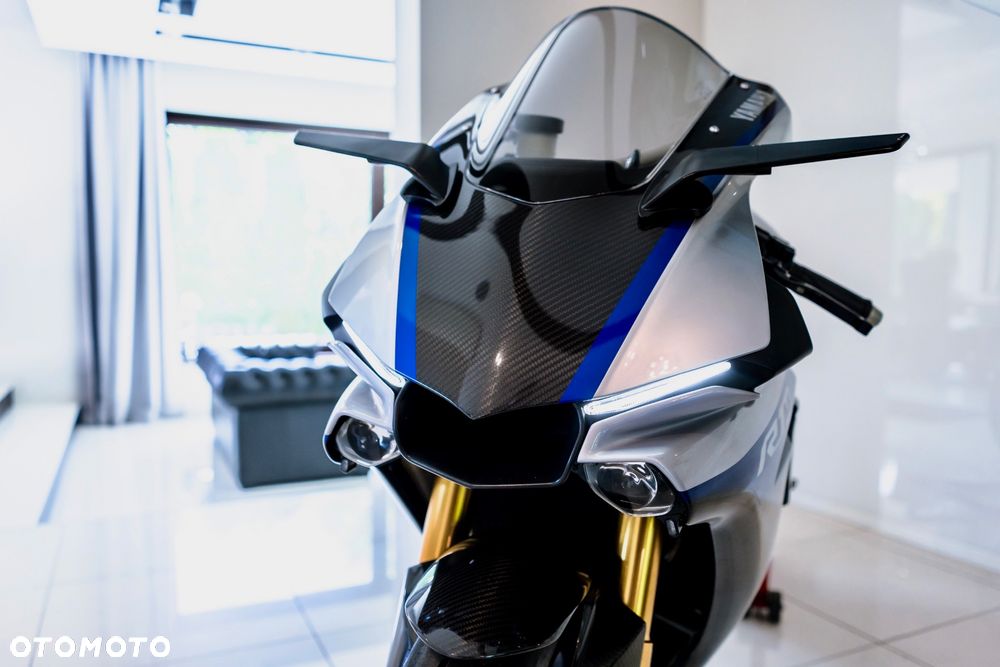 Yamaha R1 - 35