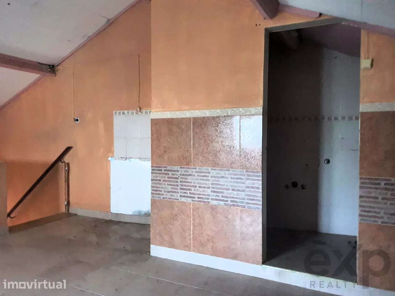 Sotão amplo com entrada independente - Grande imagem: 3/7