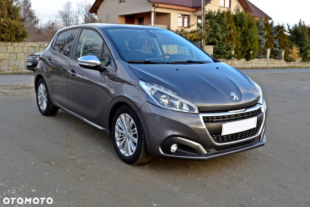 Peugeot 208 - 1