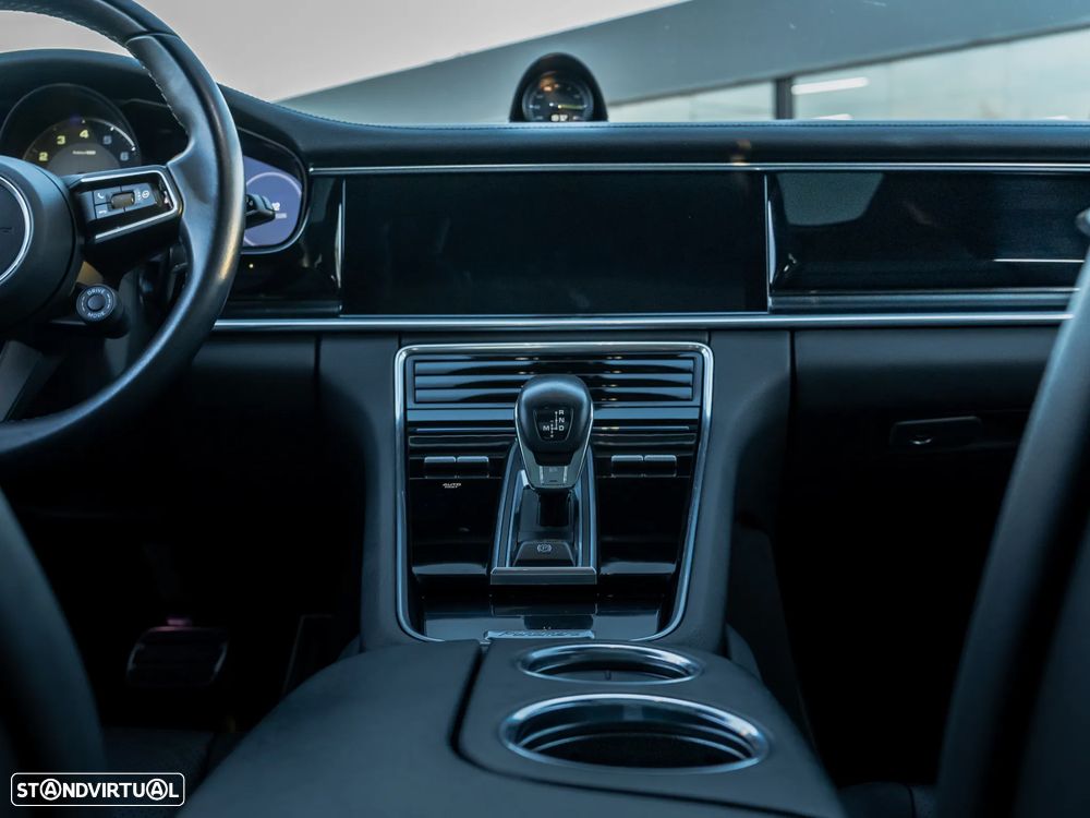Porsche Panamera Sport Turismo 4 E-Hybrid Edition 10 Anos - 23