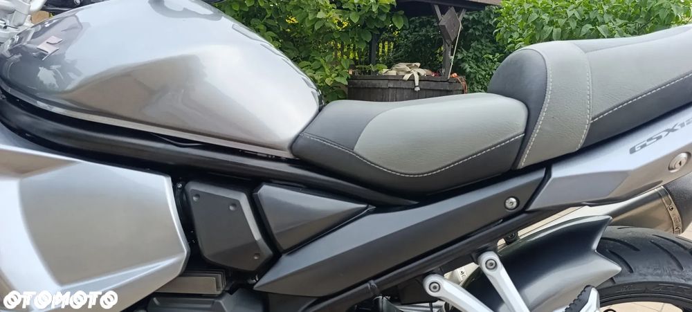 Suzuki GSX - 34