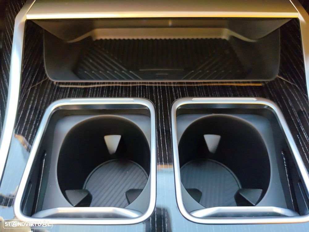 BMW 750 750e xDrive Pack Desportivo M - 31
