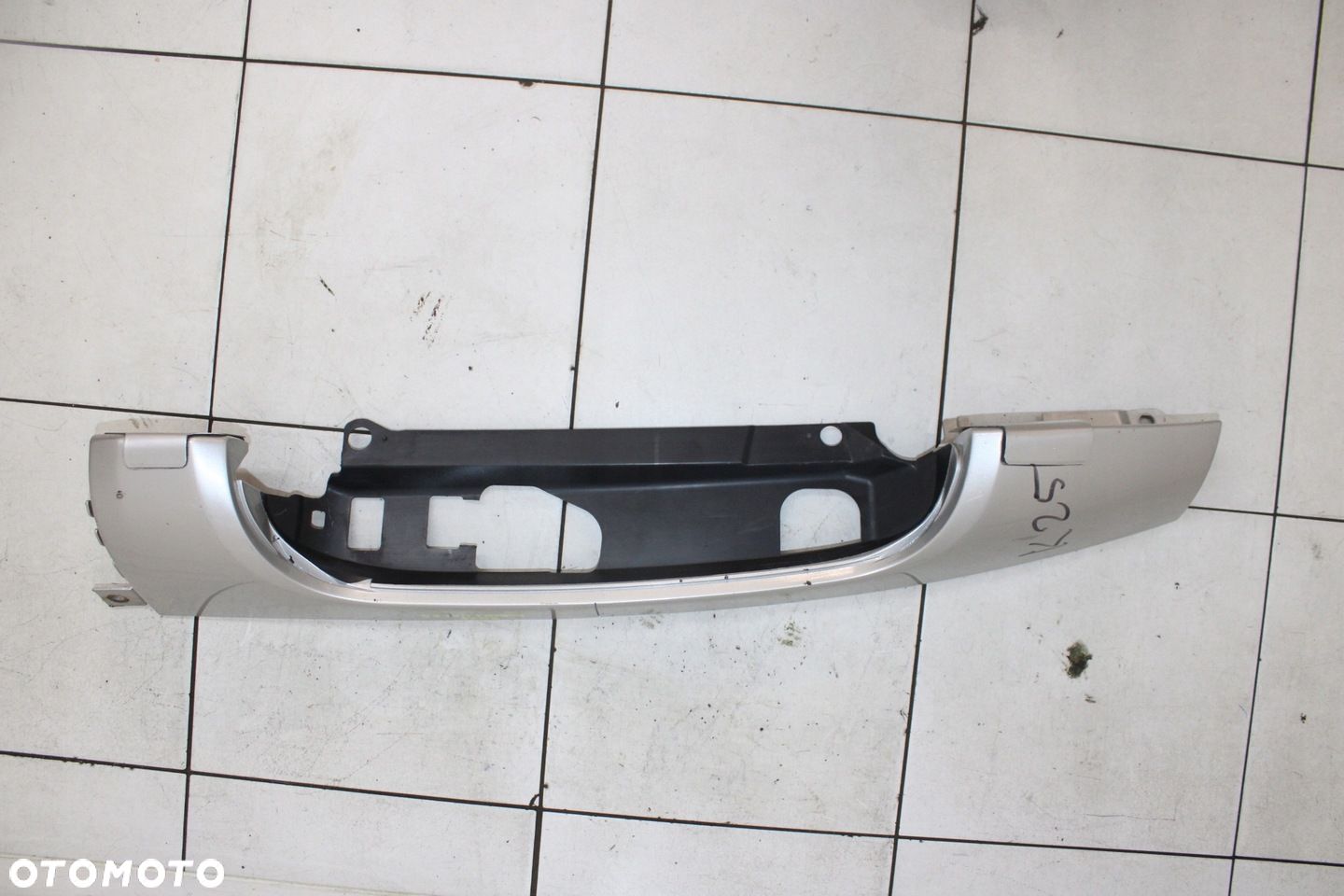 FIAT DOBLO I LIFT 04R- LISTWA RAMKA OSŁONA LAMPY PRAWA PRAWY TYŁ 647 - 1