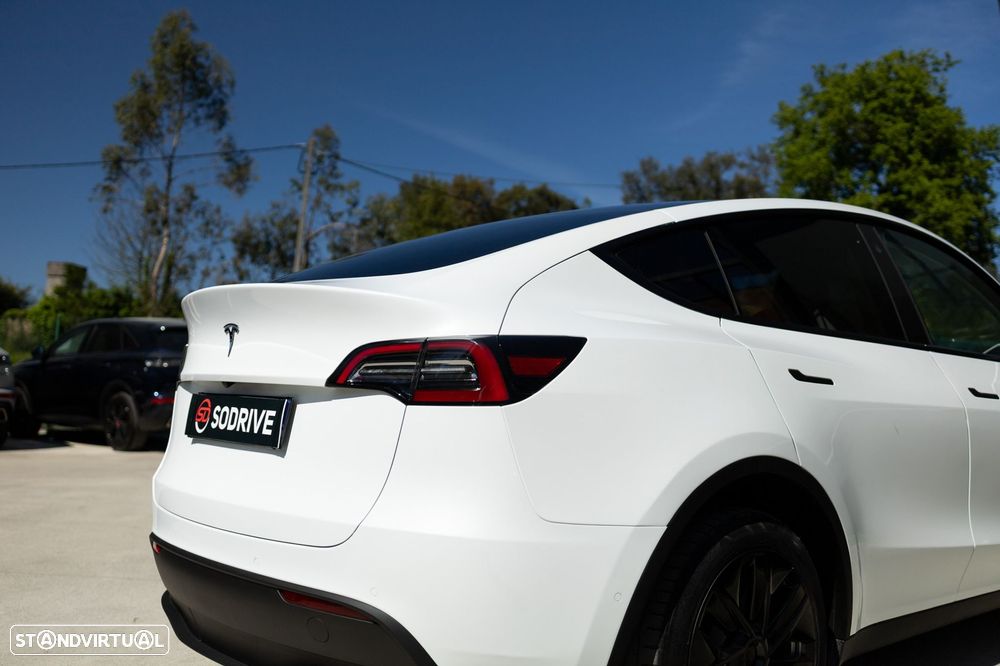 Tesla Model Y Long Range Dual Motor AWD - 25