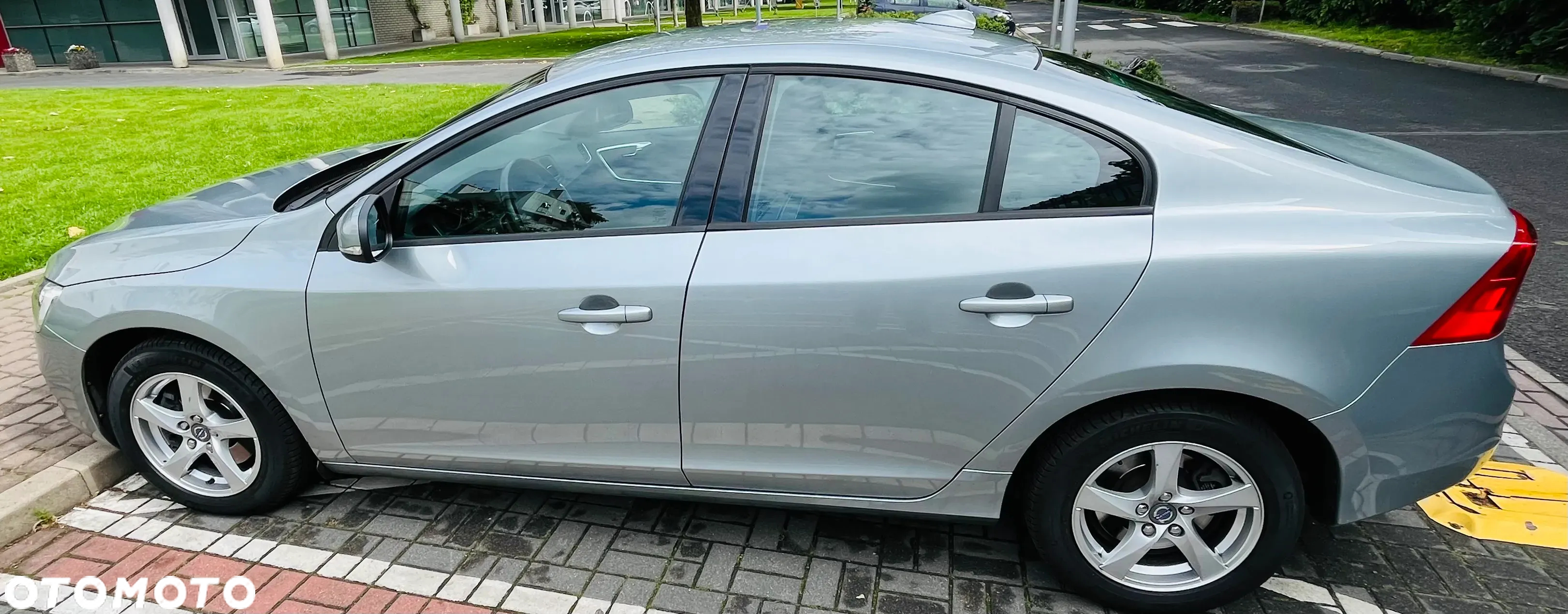 Volvo S60 T3 Drive-E Dynamic Edition (Kinetic) - 4