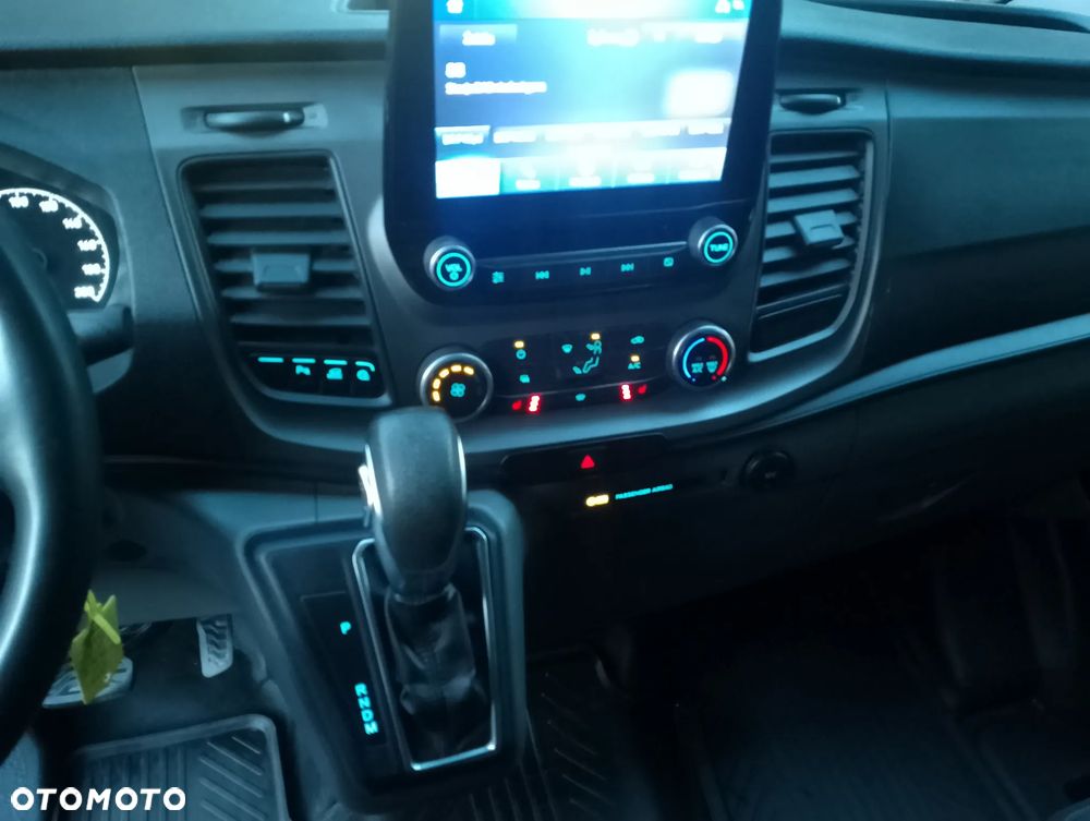 Ford Transit Custom Van - 17
