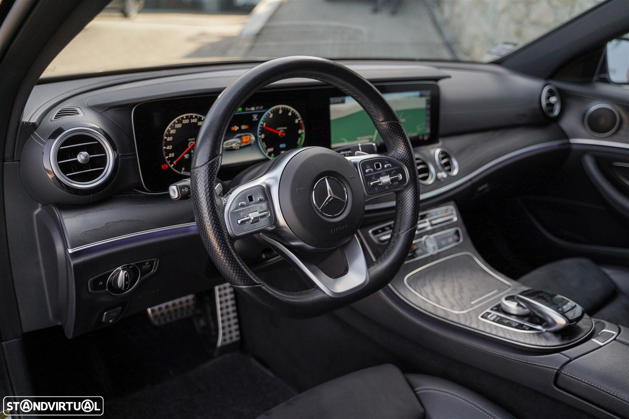 Mercedes-Benz E 300 de AMG Line - 32