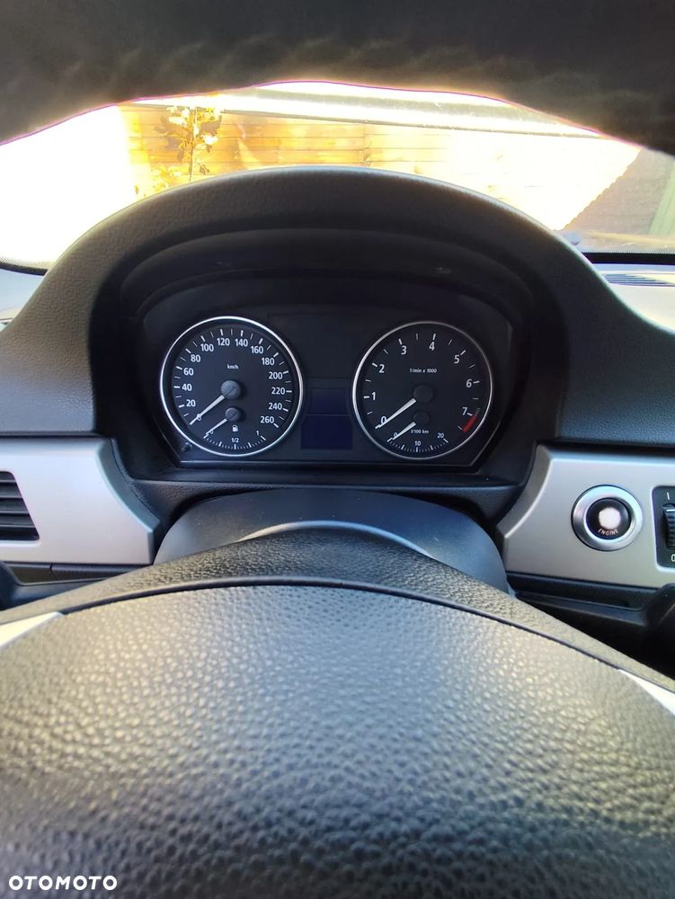 BMW Seria 3 330xi - 10