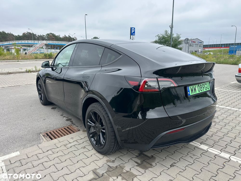 Tesla Model Y Long Range AWD - 10