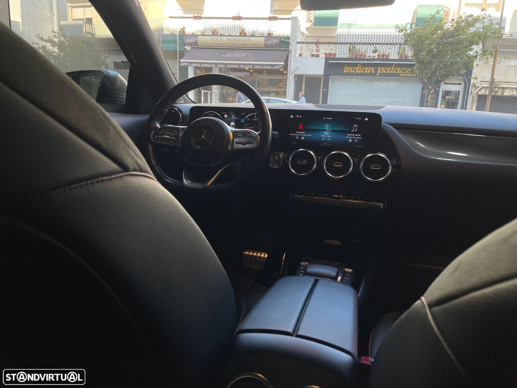 Mercedes-Benz GLA 180 d AMG Line - 37