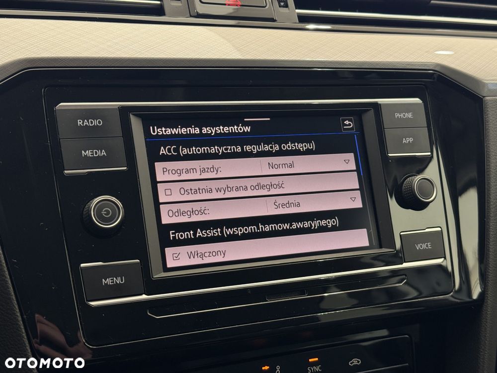 Volkswagen Passat - 33