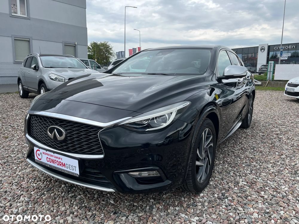 Infiniti Q30 - 11