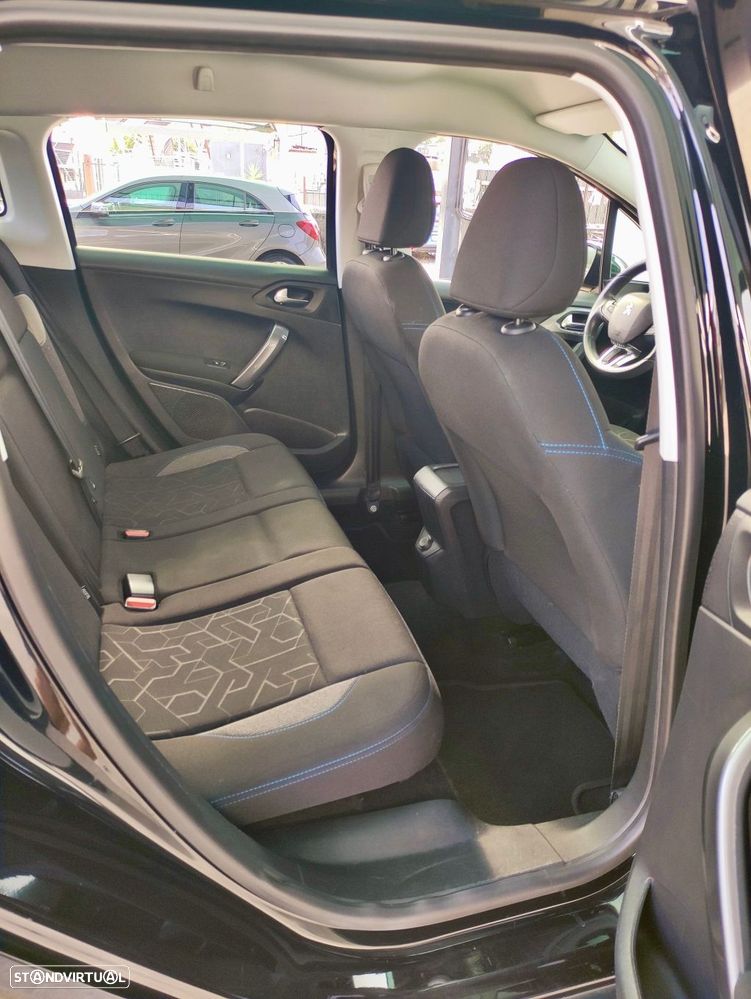 Peugeot 2008 1.2 PureTech Style - 15