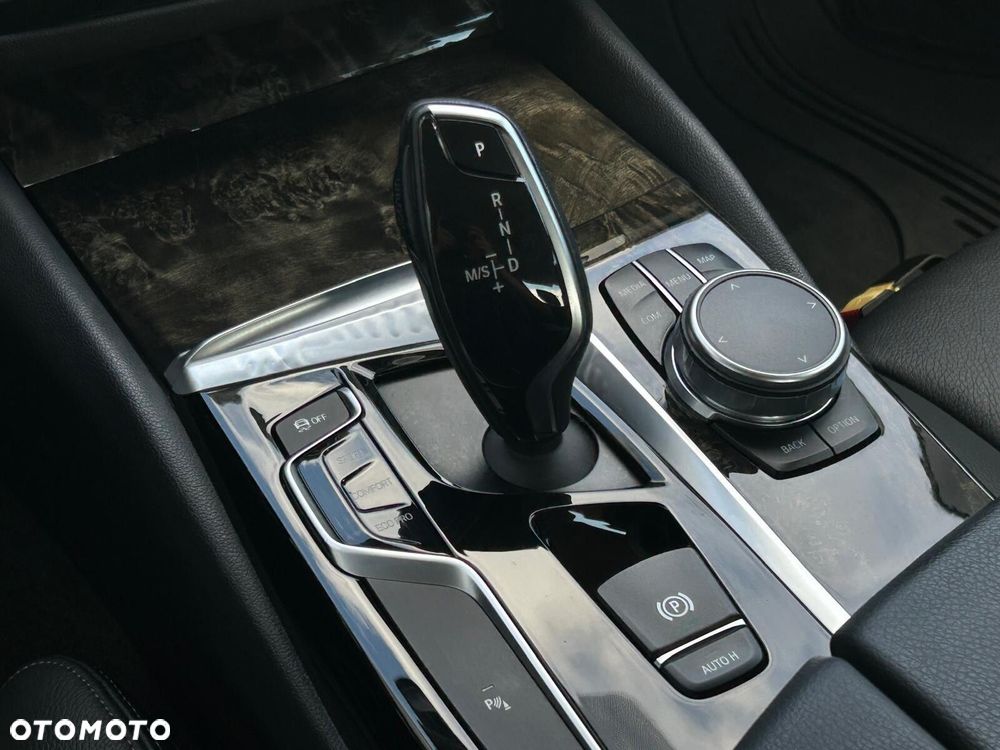 BMW Seria 5 530i GPF xDrive Sport Line sport - 22