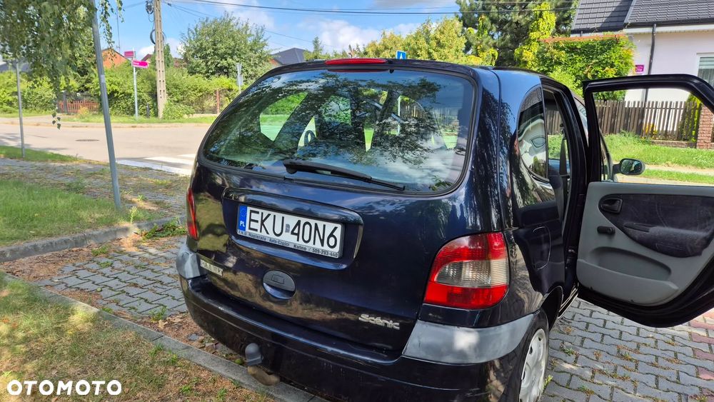Renault Scenic 1.9 dCi Authentique - 10