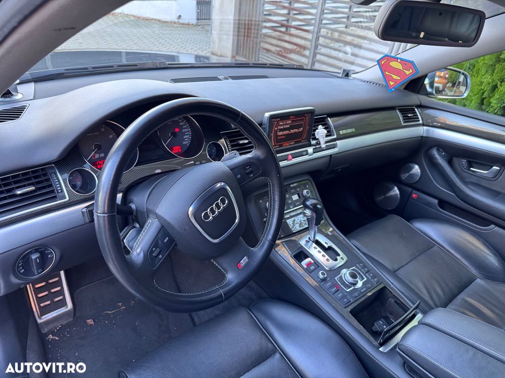 Audi S8 - 12