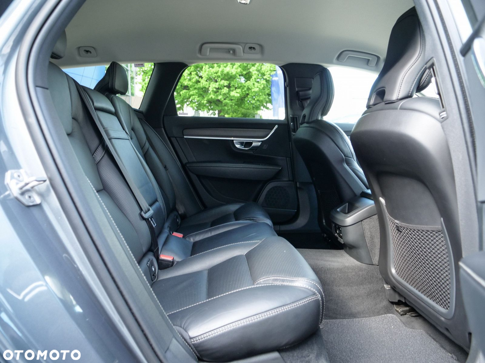 Volvo V90 Cross Country - 32