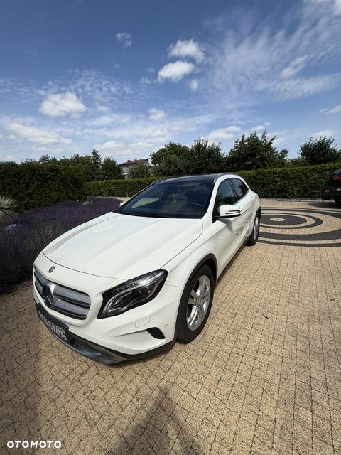 Mercedes-Benz GLA - 4