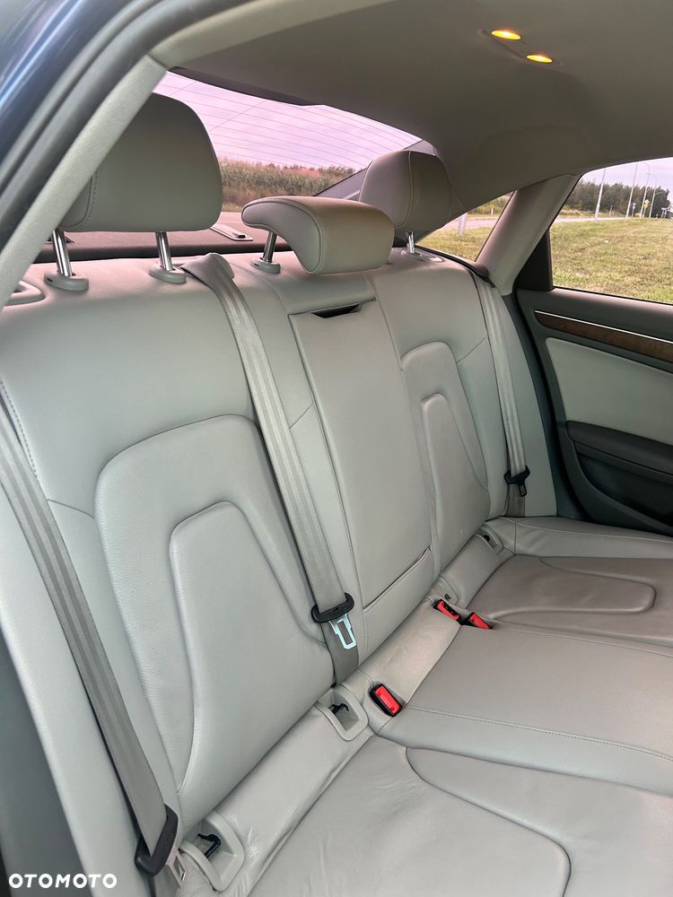 Audi A4 Limousine - 8