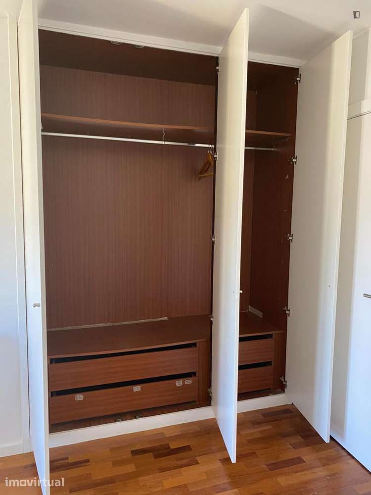 Quarto - localizado em Senhora da Hora Porto - Grande imagem: 2/25