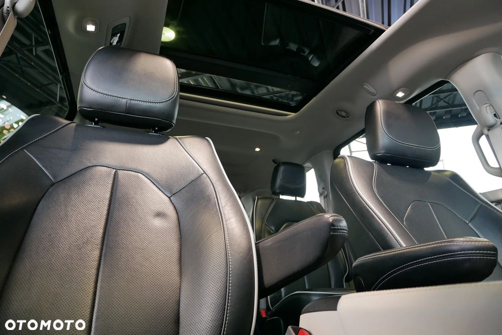 Chrysler Pacifica - 30