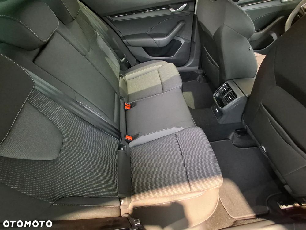 Skoda Octavia 1.5 TSI mHEV Drive Selection DSG - 10