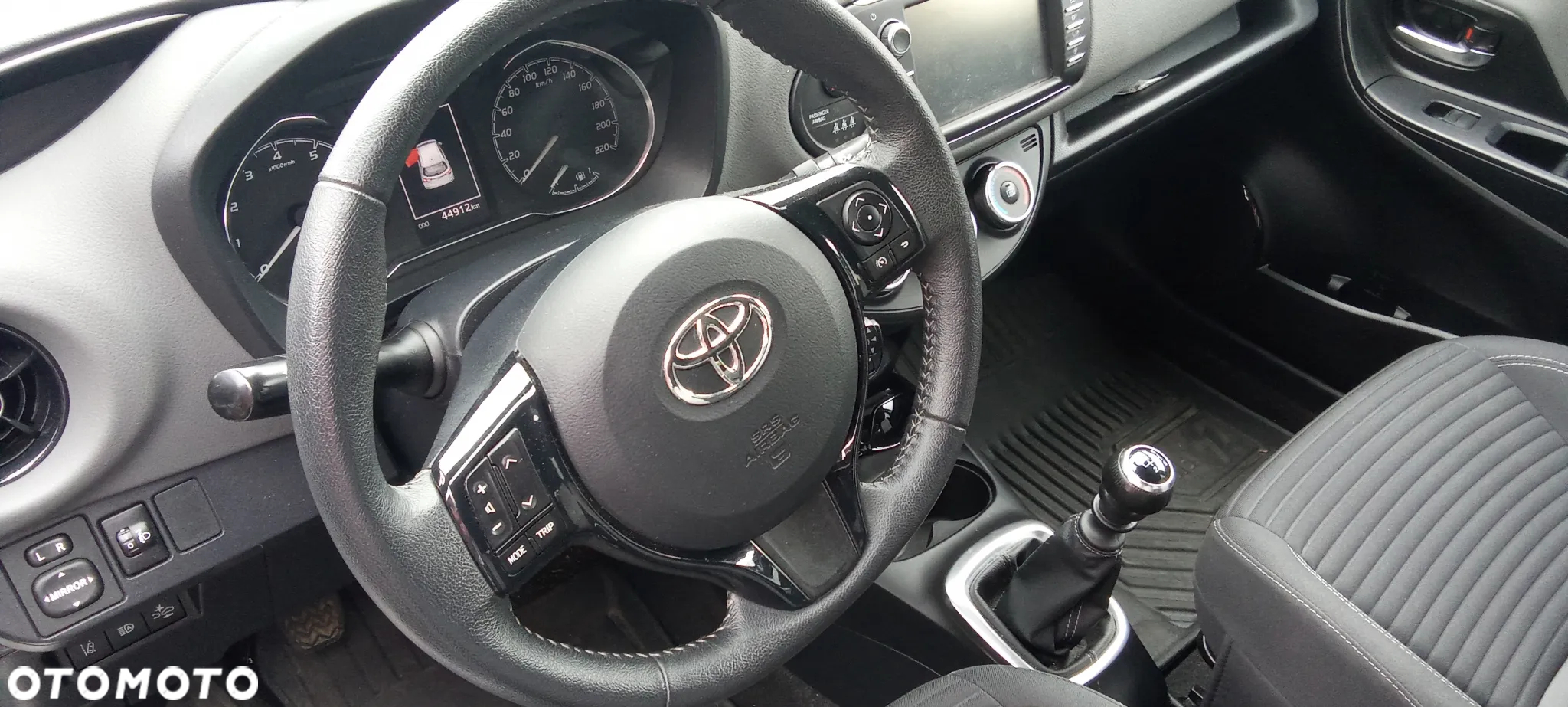 Toyota Yaris 1.5 Premium - 4