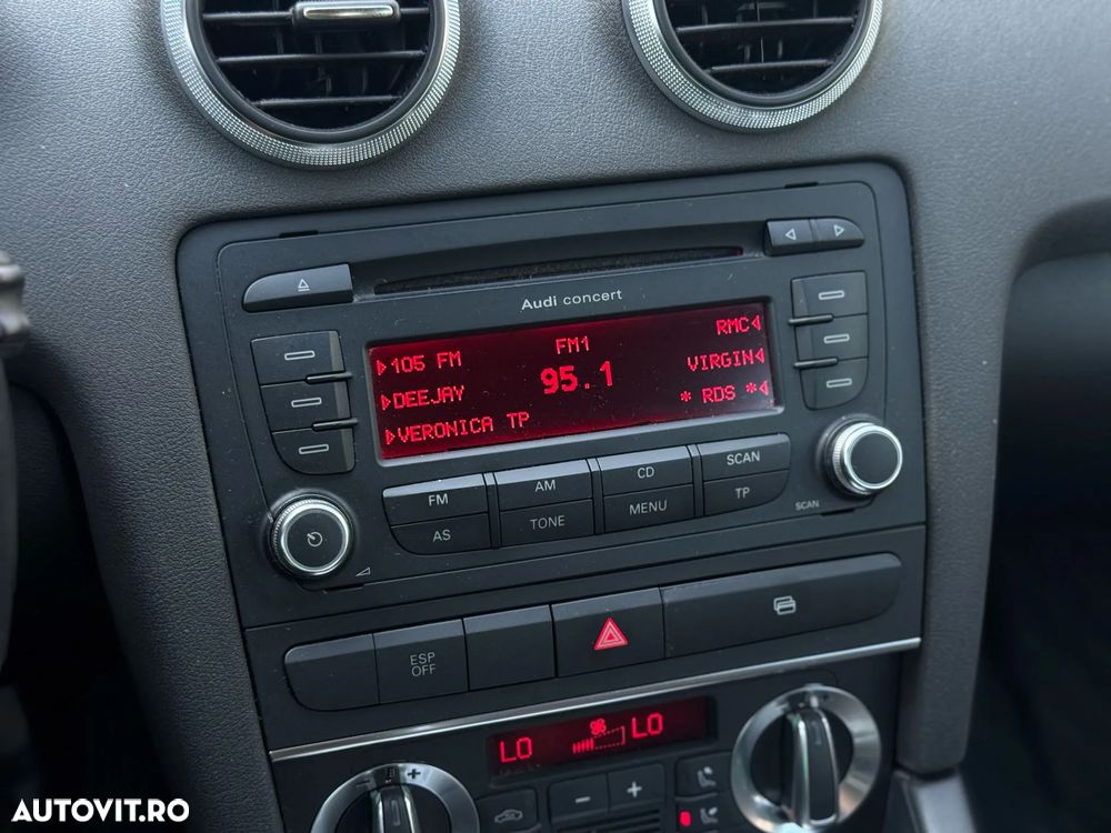 Audi A3 2.0 TDI Sportback DSG Ambiente - 32