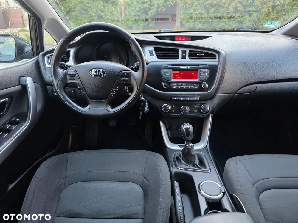 Kia Ceed 1.4 CVVT ISG Dream-Team Edition - 11