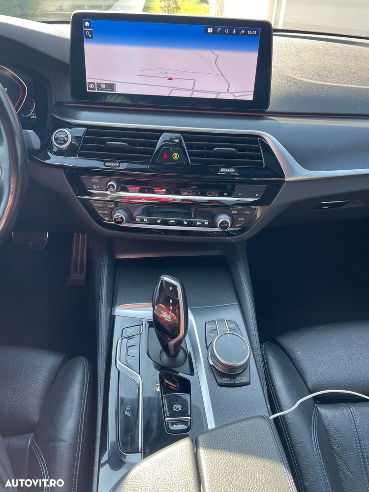 BMW Seria 5 530d xDrive AT MHEV - 13