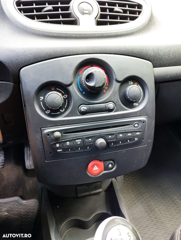 Renault Clio III 1.5 dCi Yahoo - 17