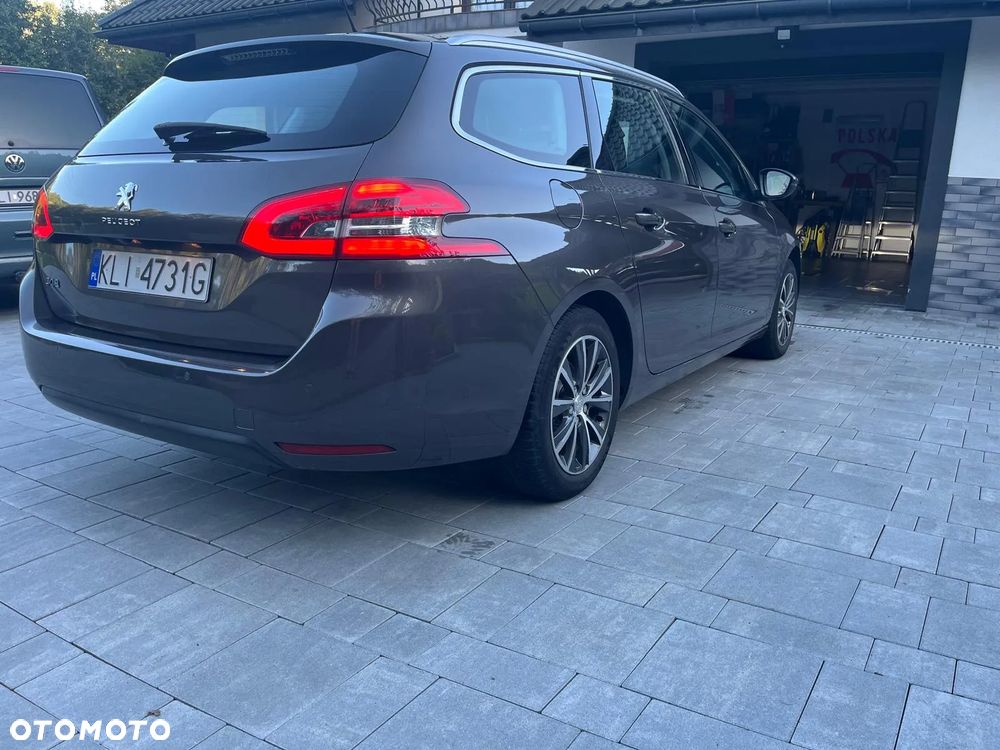 Peugeot 308 SW 1.2 PureTech Allure S&S - 6