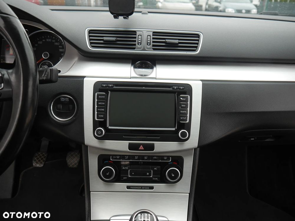 Volkswagen Passat 2.0 TDI BlueMotion Technology Highline - 10