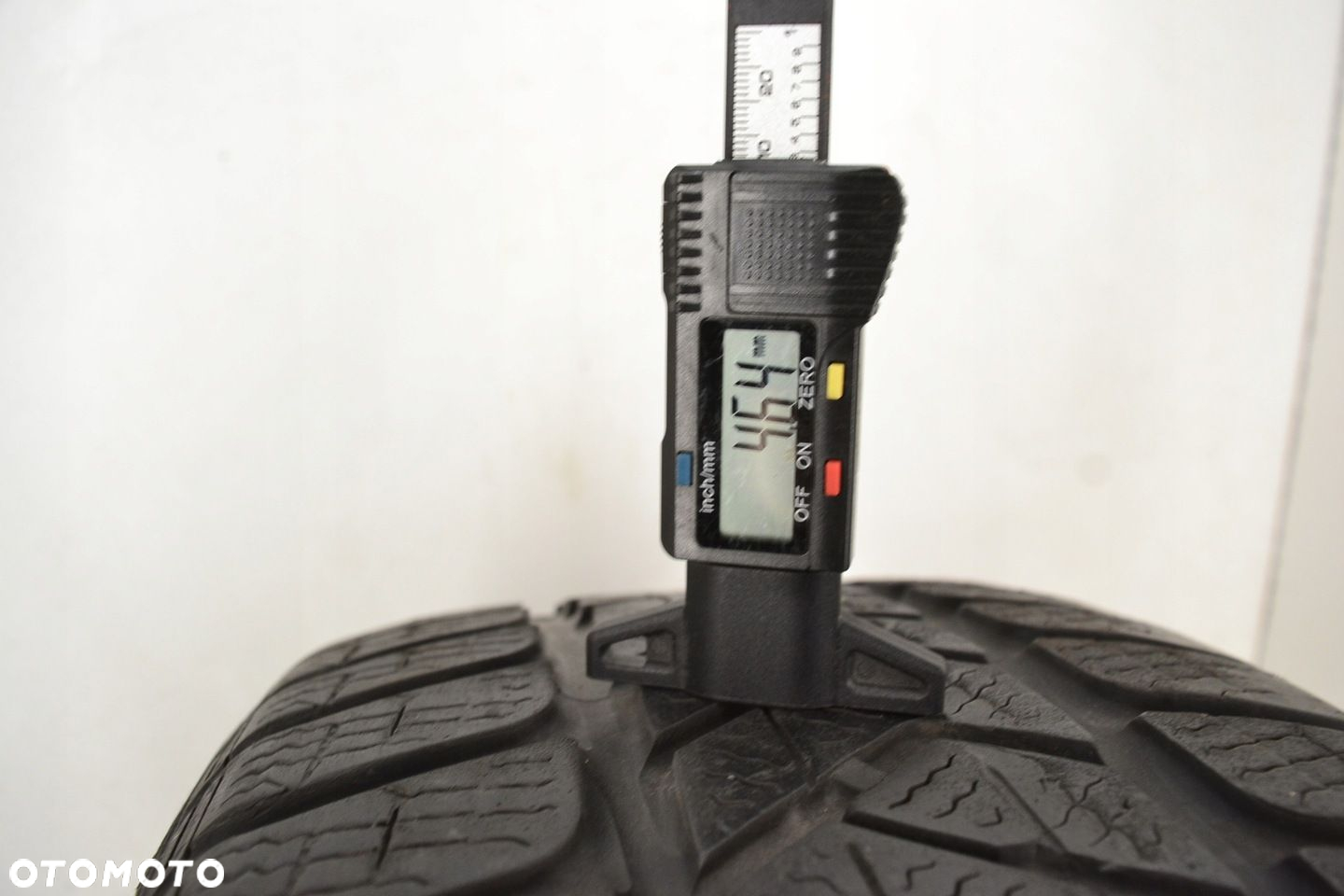 235/40R18 95V PIRELLI SOTTOZERO 3 WINTER 22425 - 3