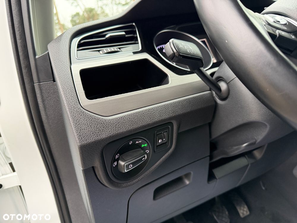 Volkswagen Touran - 19