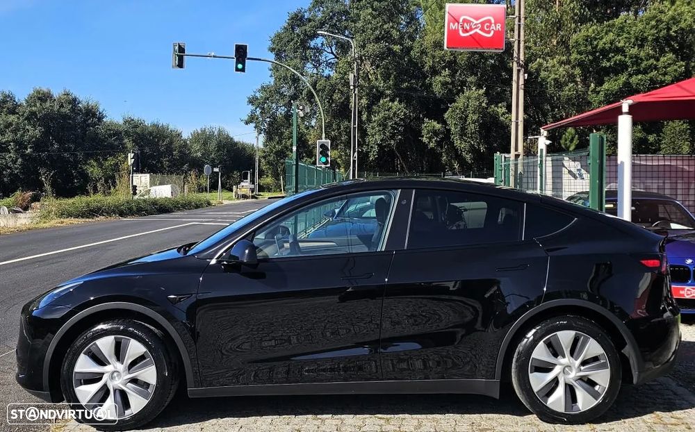 Tesla Model Y - 3