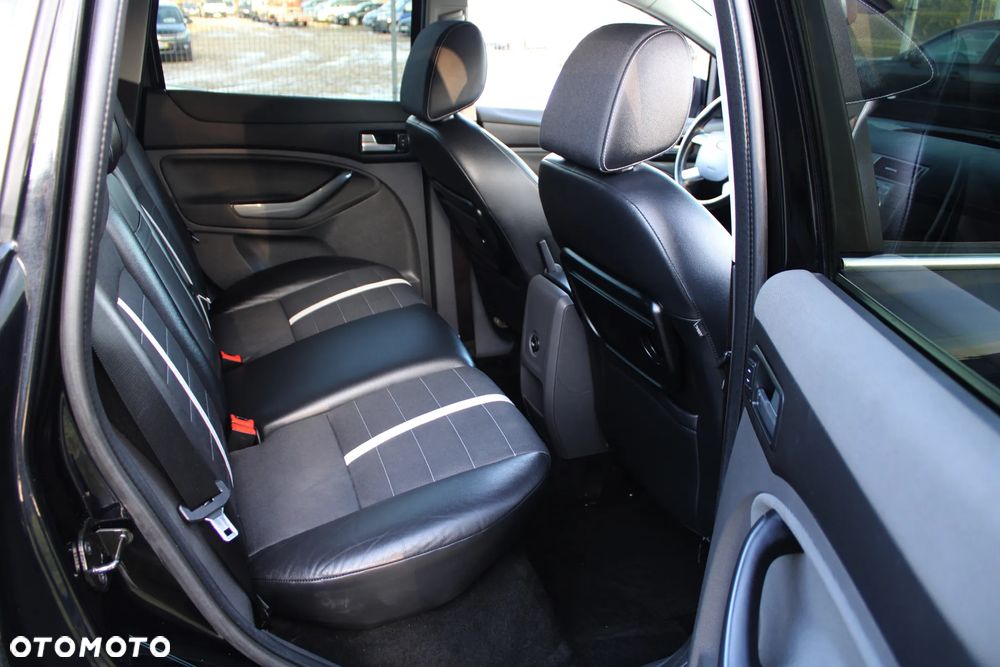 Ford Kuga 2.0 TDCi 2x4 Titanium - 32