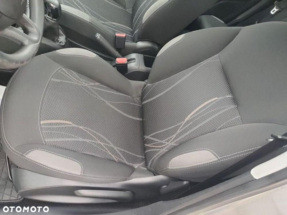 Peugeot 208 - 17