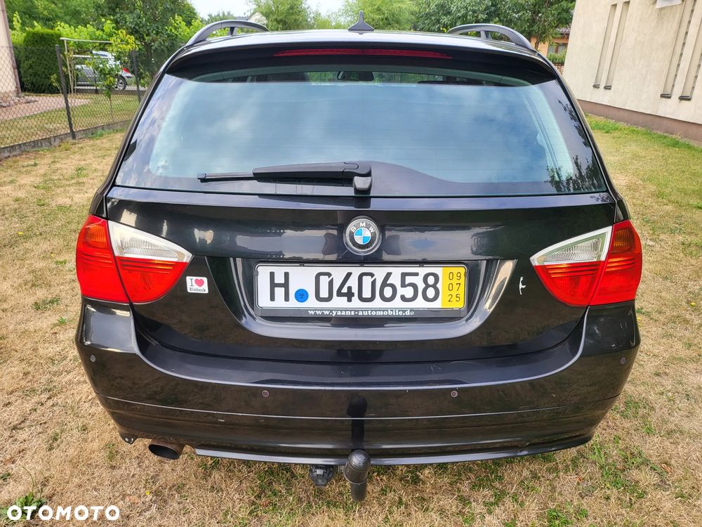 BMW Seria 3 318i Touring - 21