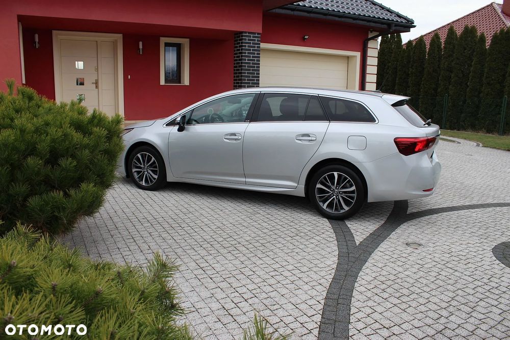 Toyota Avensis 2.0 D-4D Prestige - 2