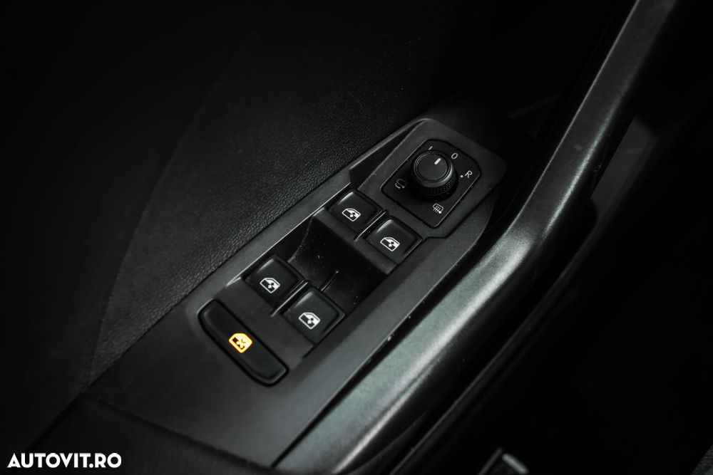 Volkswagen T-Cross 1.0 TSI DSG Life - 17