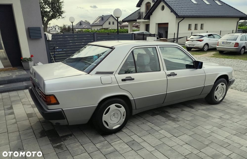 Mercedes-Benz W201 (190) - 7