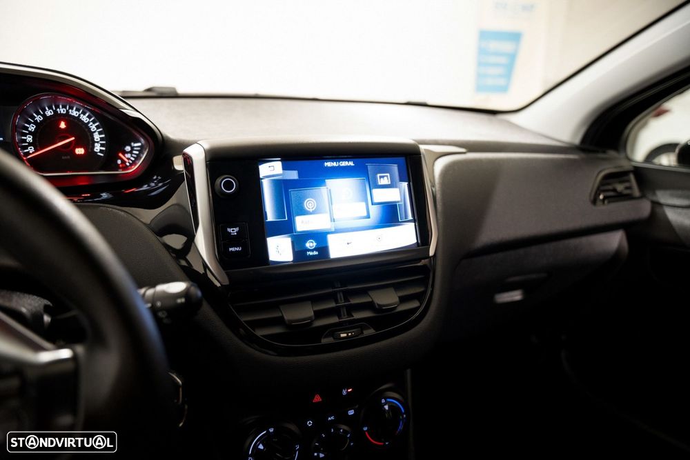 Peugeot 208 1.2 VTi SE Style - 5