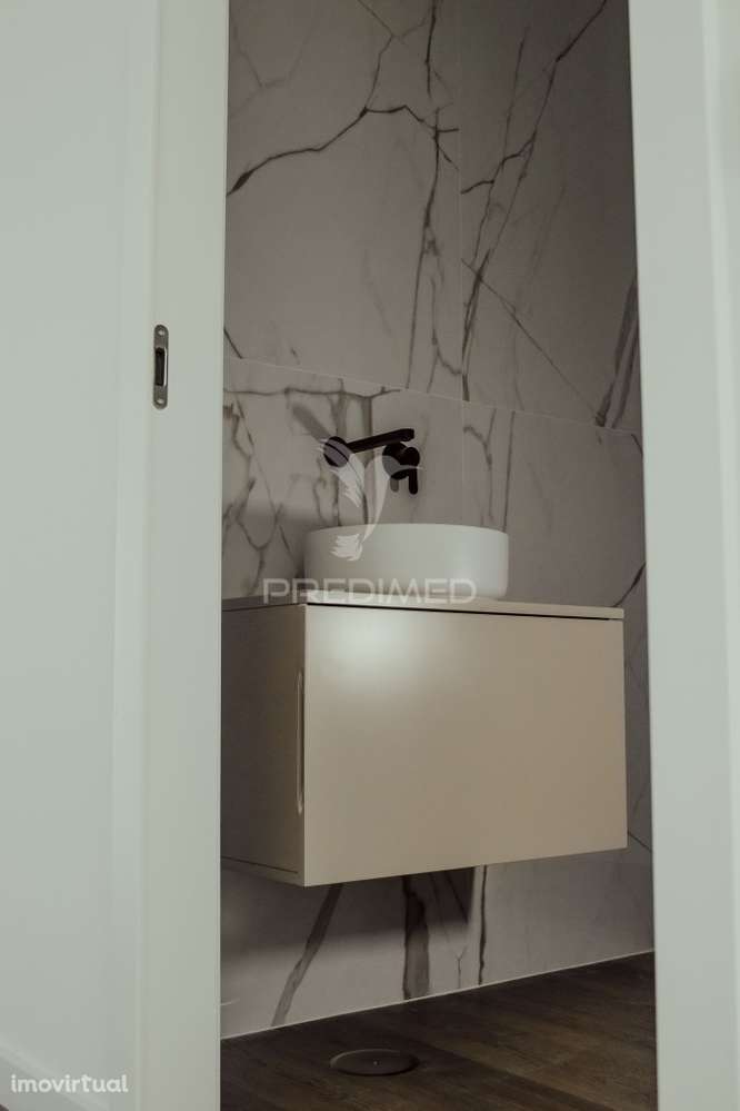 Apartamento T2 em Prédio Moderno – Varanda Ampla e Proximidade da P... - Grande imagem: 4/16