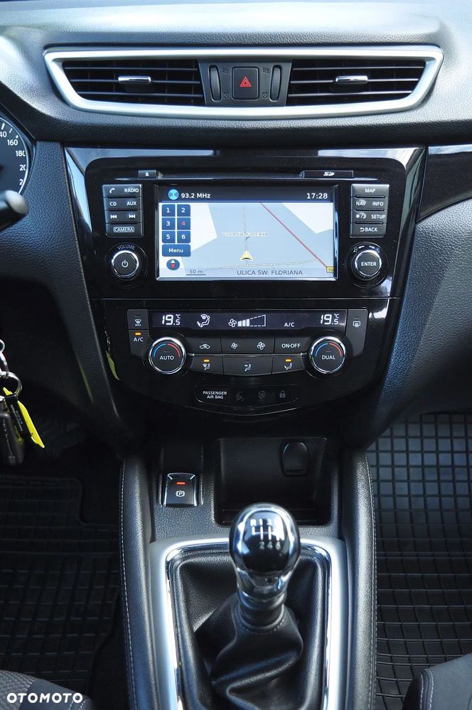 Nissan Qashqai 1.6 DIG-T Visia - 26