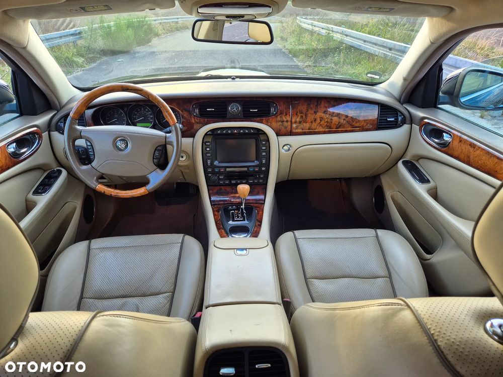 Jaguar XJ XJ8 4.2 LWB Executive - 15