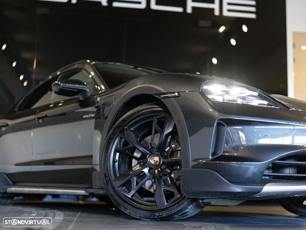 Porsche Taycan Cross Turismo 4 - 8