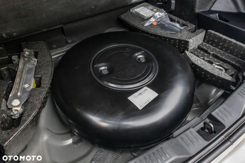 Toyota Auris Hybrid 135 Premium - 35