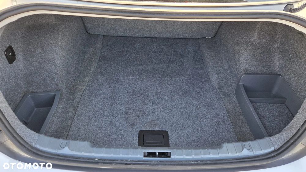 BMW Seria 3 318i Edition Exclusive - 16